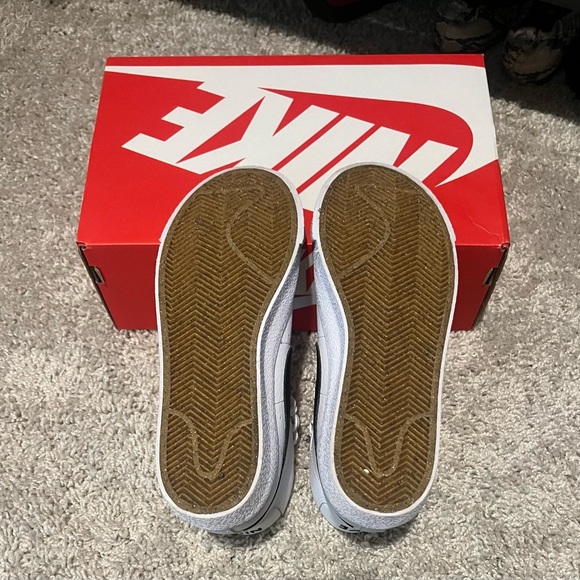 Nike Blazers - Picture 2 of 4